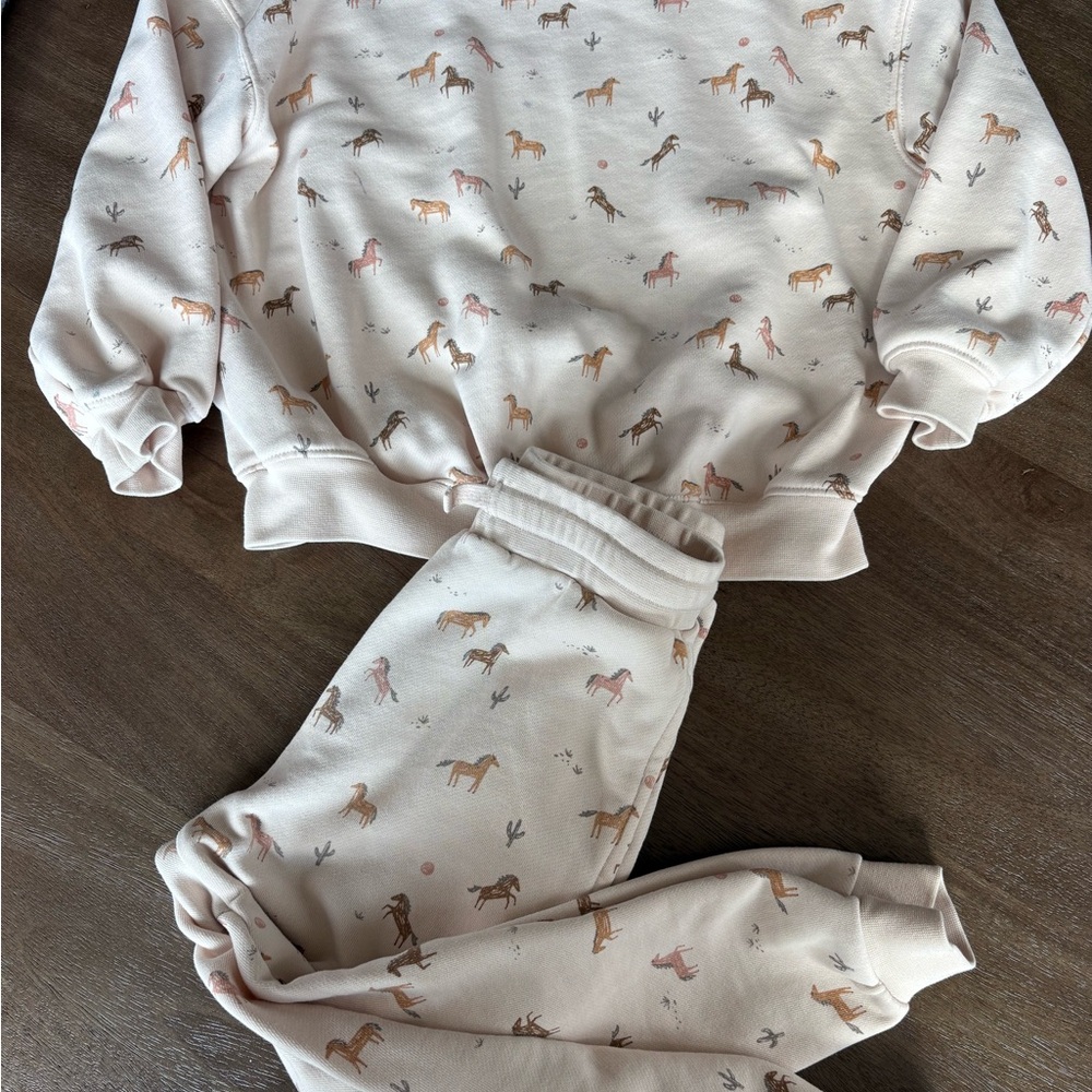 Rylee & Cru Kids Cozy Horse-Print Jogger Sweatsuit Set